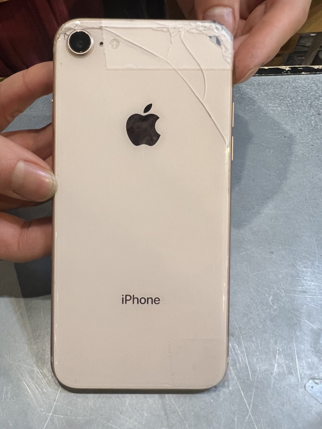 iPhone8液晶不良と背面ガラス割れ